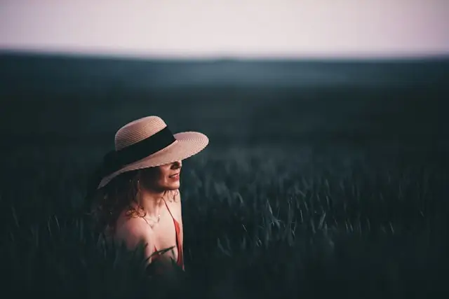 vrouw zomer alleen liefde zelfliefde